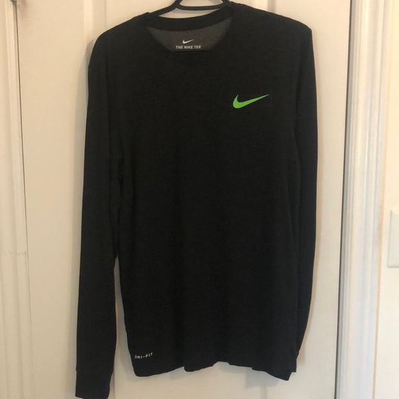Mens nike dri-fit long sleeve. Like new! - Picture 1 of 3